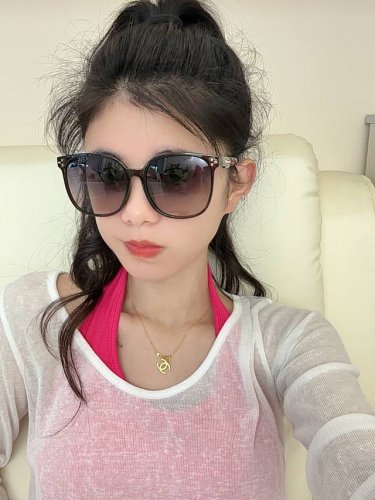 超好看 潮酷 Gucci 古驰 新款款太阳镜以独特魅力和前卫风格诠释春夏最新眼镜，以方框设计，中梁连体质感超好佩带舒适 ！型号：G7105