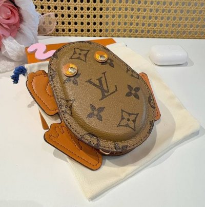 lv路易威登青蛙耳机包 包包挂饰 可放口红蓝牙耳机