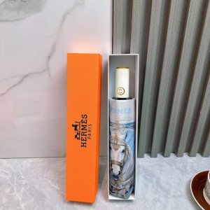 爱马仕Hermes 三折防晒睛雨伞 2570夏季新款 全自动折叠晴雨伞 内里黑色涂层防晒有效阻隔紫外线99% Upf 50 所以能起到伞下体感降温的效果 有效隔