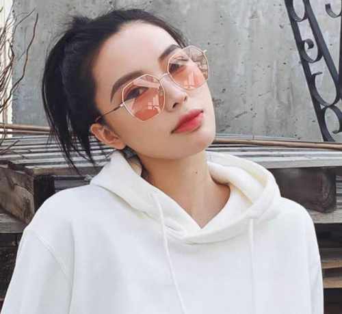 Chanel 香奈儿 新款尼龙偏光太眼镜，无框钻石 切边更有质感，大气女人范儿，大脸小脸都好看 ！型号：Ch8250
