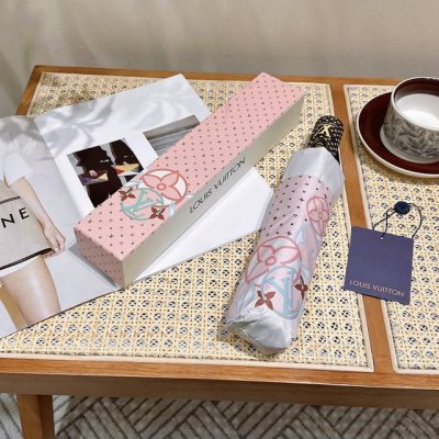 Louis Vuitton 路易威登 专柜夏季新款 全自动折叠晴雨伞 火爆时尚单品 采用纳米技术加工而成 具有强力拒水的作用 奢华感爆棚的Lv标志伫立在伞面 绝