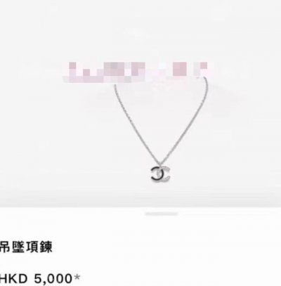 香奈儿 Chanel 25S珐琅满钻双C项链 经典的双C款式，上身很优雅又温柔显气质，自带神器效果！轻奢高级，既不张扬又能让人一眼便钟情