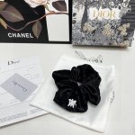 特 单个 配全套包装 Dior 迪奥 爆款暗纹发圈，专柜款出货 一看就特别高档 超级百搭 必须自留