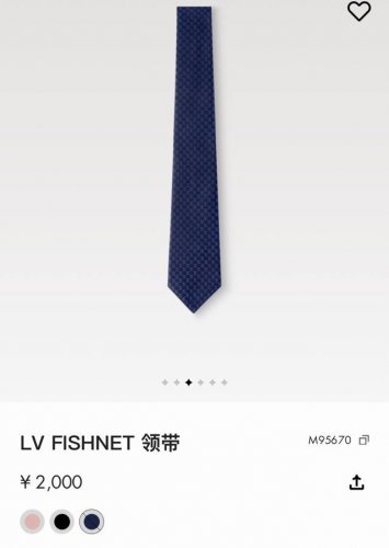 Lv Fishnet桑蚕丝领带于意大利匠心打造，以品牌字母巧筑渔网图案，为经典格调注入俊朗气息 148X8厘米 长度X高 100%桑蚕丝 Lv 字母构筑全幅渔网