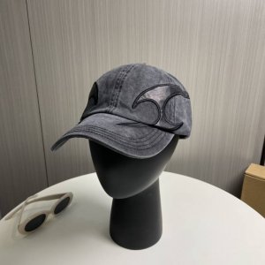 潮牌新款棒球帽 甜酷棒球帽~时髦精必备款 软顶休闲帽型 舒适柔软 采用斜纹棉质面料 既是素颜神器又是穿搭的点睛之笔