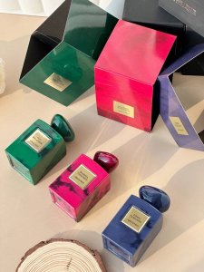 专柜品质 阿玛尼高定私藏香水系列 说是高段位富家千金香一点都不过分！ But，香味千人千面，大家理性种草。 今天上的是阿玛尼先生对传奇国度的文化和历史探索瓶身如