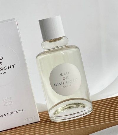 专柜品质 纪梵希纯静Edt女士淡香水100Ml 纪梵希之水，橙花油香水 前调：香柠檬橙子橘子柠檬苦橙叶 中调：橙花橙花油 希蒂莺 杏仁 绿叶 后调：麝香 雪松