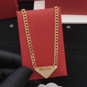 编号Pxl0011 Prad*最新款三角形镶钻项链 一致Zp黄铜材质