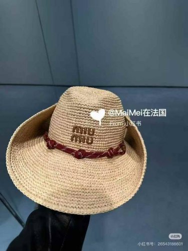 缪缪Miumiu官方款拉菲草礼帽 2025新款遮阳帽 纯手工钩织 重工打造 头围57Cm 且买且珍惜 产量少