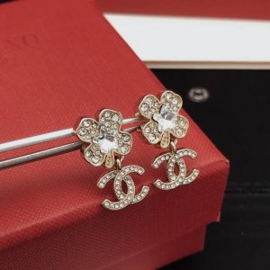 编号Xed0330 Ch*Nel最新款四叶草耳钉 一致Zp黄铜材质