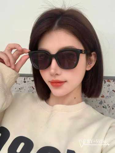 burberry-巴宝莉 . 宝丽来树脂偏光镜片 . Tr镜架轻便佩戴舒适 . Size：61-15-150 . 新款太阳镜明星同款，减轻强光负担，遮挡有害光线