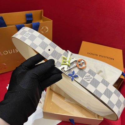 l0Uis Vuitt0N 專櫃最新升級版本 寬度40毫米 全新訂製帆布搭配最新進口原廠皮底 配置新型字母搭扣 代购版本P340 顶级P220