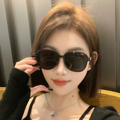gucci 2025开春新款 潮流爆款 时尚方框偏光太阳镜 高品质 佩戴舒适 网红潮款墨镜 女士高清尼龙偏光太阳镜 高品质Tr镜框 型号：G05504