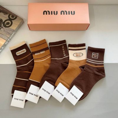 配包装 一盒5双 miumiu 缪缪 高品质超级爆款网红中筒袜子Ins明星网红推荐火爆至极纯棉材质 轻薄柔软透气 四季通用 欧美大牌街头必备