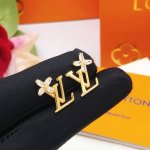 Lv*最新款镶钻马眼花朵耳钉 一致Zp黄铜材质