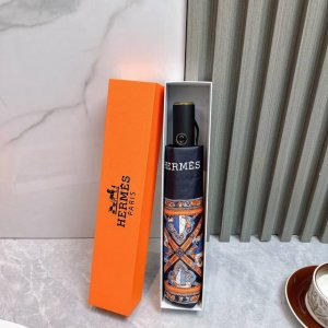 爱马仕Hermes 三折防晒睛雨伞 2570夏季新款 全自动折叠晴雨伞 内里黑色涂层防晒有效阻隔紫外线99% Upf 50 所以能起到伞下体感降温的效果 有效隔