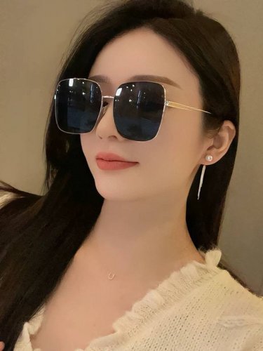 香奈儿-尼龙偏光太阳镜 2025开春新款 潮流爆款 时尚多边形偏光太阳镜 高品质 佩戴舒适 网红潮款墨镜 女士高清尼龙偏光太阳镜 高品质镜框 型号：Ch6630