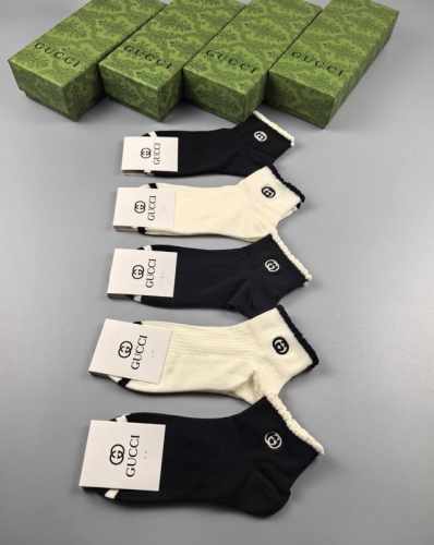 特 配专柜包装 Gucci 古驰 新款刺绣中短款堆堆袜袜子！一盒五双，专柜同步筒袜袜子，大牌出街，潮人必备超好搭
