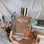 专柜品质 Ugo Boss 雨果波士 Alive 木质调女士浓香水100Ml 香调 木质馥奇香调 前调 苹果黑加仑李子肉桂香草 中调 茉莉百里香 后调 雪松檀香