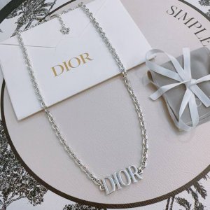 Dior新款 迪奥项链原单货专柜新款开模复古潮流时尚必备 男女均可佩戴 情侣款同款 摇滚朋克泰银风格 复古元素 潮流百搭 官网同款项链最新款链条档次更高明星经典
