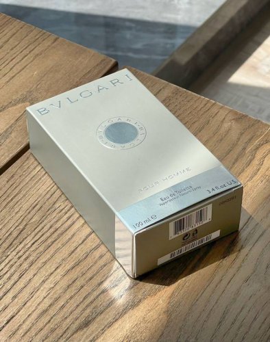 专柜品质 白衣少年即视感 男友香宝格丽大吉岭茶 规格:100Ml 男女通吃的中性香水极度简约大气的透明瓶身质感的细节也一点不放过温柔阳光下那恰到好处的距离感香调