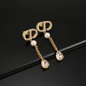 最新 迪奥火爆 各路网红同款，爆 Dior 系列，Cd字母项链官网最新 同步 Dior 专柜一致材质 无死角的美！