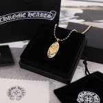 chrome Hearts 雪梨同款十字架项链 无敌百搭的一款项链 上身超赞！！男女同款轻松驾驭 最正的十字架版本 925银镀22K金 多层真空电镀 镶嵌也非常