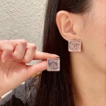 chanel香奈儿 中古 双C耳钉小香家的款式真心无需多介绍每一款都超好看，精致大方，非常显气质