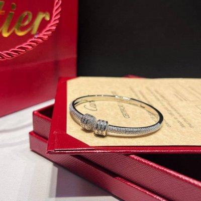 V金镀咪金 卡地亚 最新款满钻钉子手镯 Cartier 钉子设计Juste Un Clou系列 按照18K真金货打造 微镶工艺 打版 老外订单看细节工艺非常 到