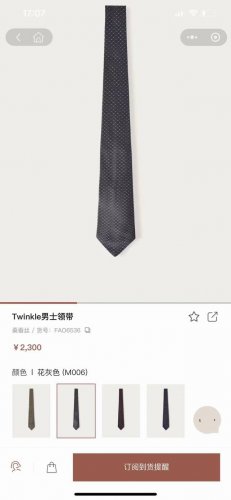 100特 配包装 皮安娜Lp 专柜同款英伦欧美范儿 一款时尚的男士领带 颜色搭配波点很协调，低调奢侈大气的配色 让男士可以男士充分显示自己的个性。百分百顶级真丝