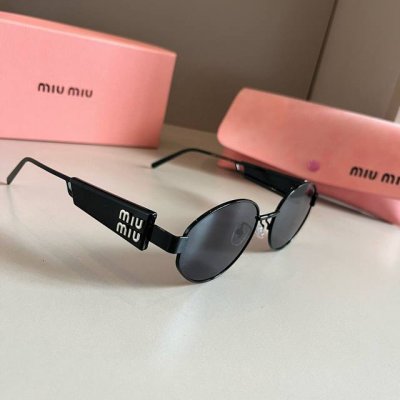 miumiu缪缪24年欧洲站新款高端方框个性太阳墨镜