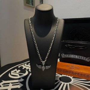 新款 专柜品质 Chrome Hearts克罗心 经典复古多元素项链 个性骷髅头吊坠 凹凸造型不同的花纹设计风格 呈现出与众不同 十字架 童军花是克罗心的志 所
