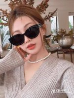 法国香奈儿-Chanel . 宝丽来树脂高清镜片 . Tr镜架-轻便佩戴舒适 . Size：63-17-140 . 新款小香太阳镜减轻强光负担，遮挡有害光线防辐