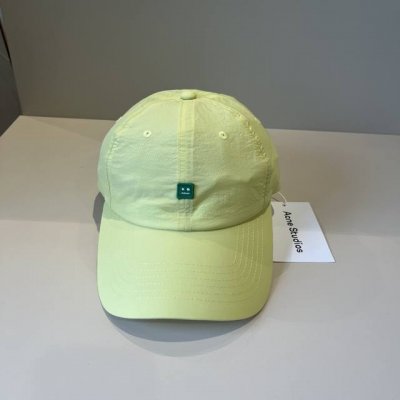 Acne Studios 笑脸棒球帽 男女同款 它的料子是特殊定制料 选用密实的棉制成经过两次水洗工艺 才能到达透气性 设计简约大方 笑脸品牌徽标 超级超级方便