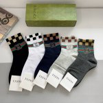 配包装 一盒5双 gucci 古奇 新款中筒男士袜子 纯棉面料 火爆Logo图案 专柜同步中长筒袜子 大牌出街 潮人必备超好搭配