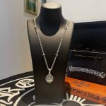 新款 专柜品质 Chrome Hearts克罗心经典复古十字架项链 马蹄印十字花吊坠 凹凸造型不同的花纹设计风格 呈现出与众不同 十字架 童军花是克罗心的志 所