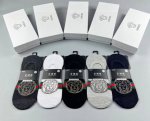 特 Versace 范思哲新品男款隐形船袜 一盒五双 纯棉材质织造 超柔软舒适 提花经典美人头标志 完全彰显该品牌男士的低调奢华风格 永不落幕的极简五色 黑 藏
