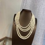 秋冬毛衣链Chanel 毛衣链 小香 大小珍珠链 原单狠货 进出专柜无压力，代购级别 Ch Nel 香奈儿经典喷砂质感 原版金 珍珠毛衣链，美呀，正品9Xxxp