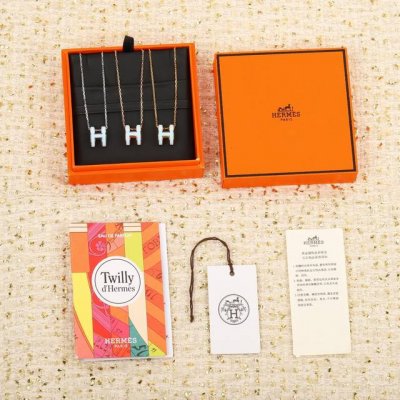 金色 香槟金色 银色 我们出品 大号，Zp3900 ，独家发售，代购版本 Herme*爱马仕珐琅弧形H项链，专柜在售3千现货2017版的把原来的钢铁丝项圈换成了