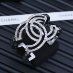 香奈儿 Chanel满钻双C Logo手镯 香奈儿Chanel满钻手镯上手 Bling Bling太美 夏天搭配T恤小裙子无敌亮眼呀