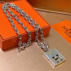 爱马仕项链 新品发布 Hermes 必备款猪鼻子系列首饰 高端定制.高端链条经典搭配 新品 简单时尚专柜一致 火爆款出货穿搭轻松驾驭 设计独特 值得入手的项链