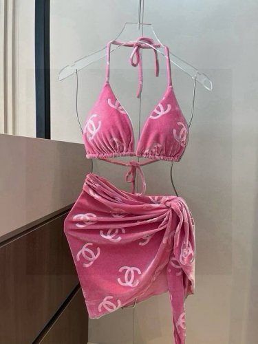 chanel香奈儿灯芯绒经典比基尼三件套适合多种场景的游泳衣 海边 游泳池 温泉 水上乐园 漂流都可以内搭外穿也完全可以 面料 透气舒适 速干弹性的游泳衣更加帖