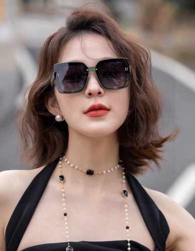 Dior-迪奥 2025开春新款 潮流爆款 时尚方框偏光太阳镜 高品质 佩戴舒适 网红潮款墨镜 女士高清加厚偏光太阳镜 高品质Tr镜框 型号：Cd1615
