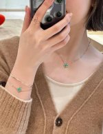 我们出品 天河石手链 现货量大咨询客Fu 本款 Color Blossom Bb Star 手链致敬 1896 年问世的经典 Monogram 元素 象征和平的