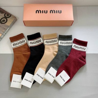 配包装 一盒5双 miumiu 缪缪 高品质超级爆款网红中筒袜子Ins明星网红推荐火爆至极纯棉材质 轻薄柔软透气 四季通用 欧美大牌街头必备