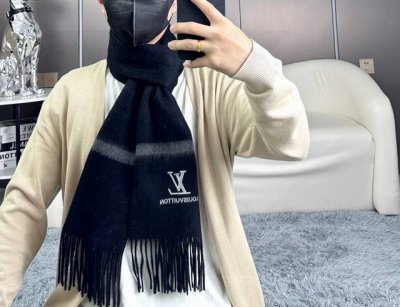 Lv年怒赞爆推的时尚单品，温柔配色，超级迷恋气质低调恬静又不失优雅 重点推荐一秒心动啊！！！高级，奢华！永恒！不是那种过眼云烟的款式！！！最大化提升的衣品！经典