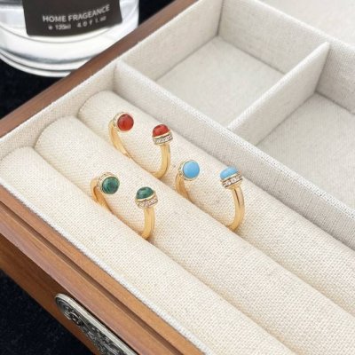 p价 possession时来运转系列开放式戒指 尺寸678号 红玉髓绿松石孔雀石 这款玫瑰金戒指以动人的possession开放式手镯为灵感 以钻石旋转圆环和