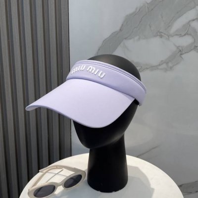 miumiu缪缪 夏日冰丝空顶帽 空顶防晒帽不耽误扎马尾~ 冰丝面料实用又好看！ 大帽檐的设计能有效的阻隔紫外线 多色可选