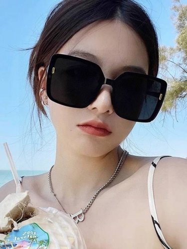 dior 2025新款潮流爆款 时尚方框太阳镜 佩戴舒适 网红潮款墨镜 女士高清加厚偏光太阳镜 高品质Tr镜框 型号Cd9750
