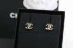 新品推荐 Chanel 小香 金色伴钻 小号双C耳钉 Chanel25p新款半金半钻双Cmini耳钉水钻×金属的拼接设计精致又可爱！基础Cc款，百搭不挑人质感太